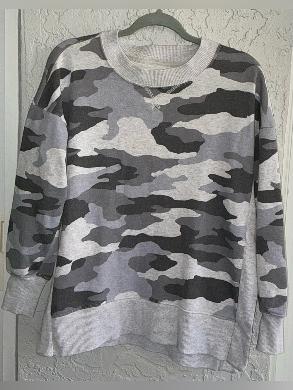 Aerie Light & Dark Gray Pullover Sweatshirt